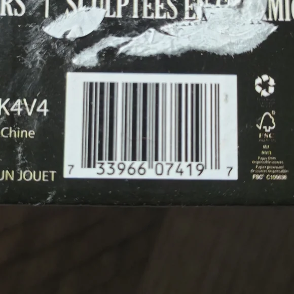 Disney Jack & Sally Sculpted Ceramic Salt & Pepper Shakers NIB - Picture 7 of 8